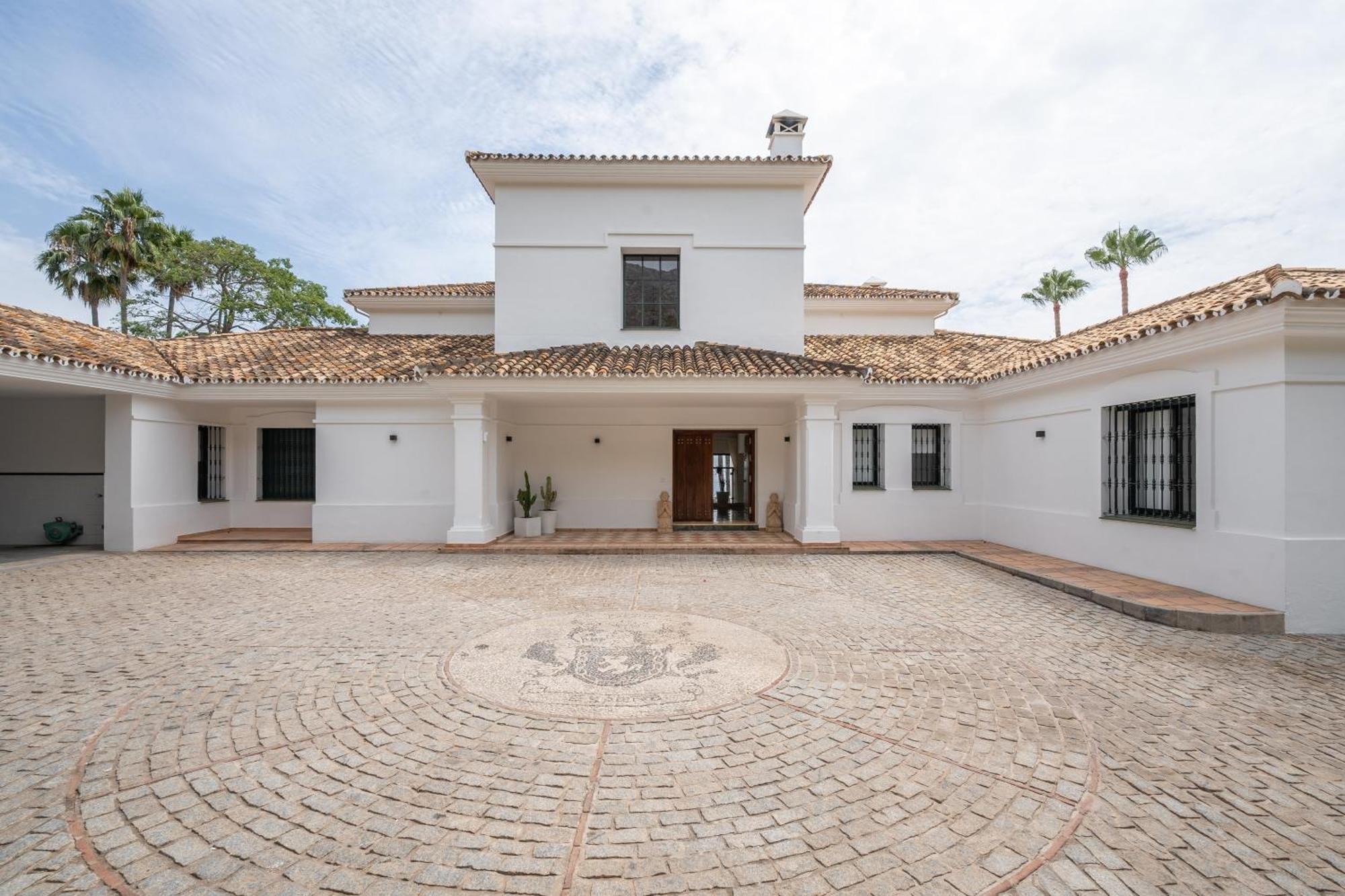Shakira, Sierra Blanca, * Marbella