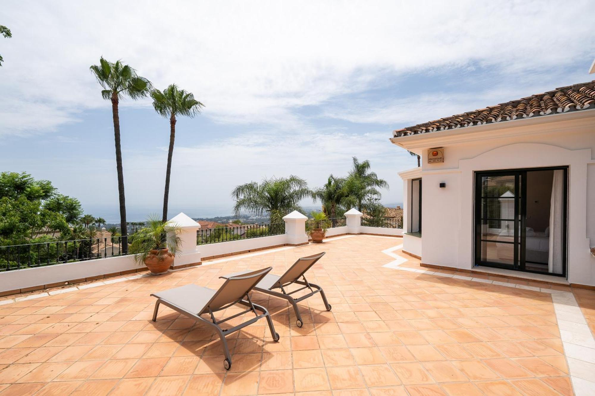 Shakira, Sierra Blanca, Villa