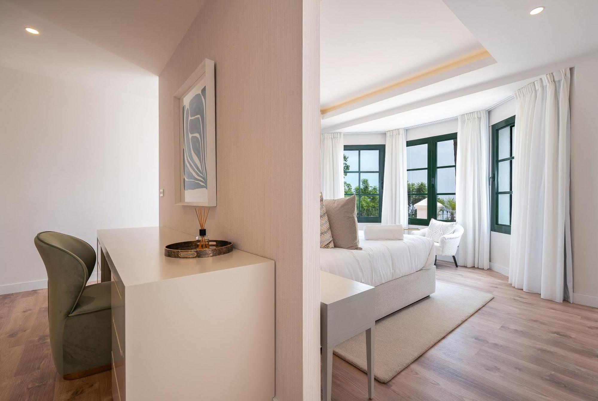 Villa Shakira, Sierra Blanca, *
