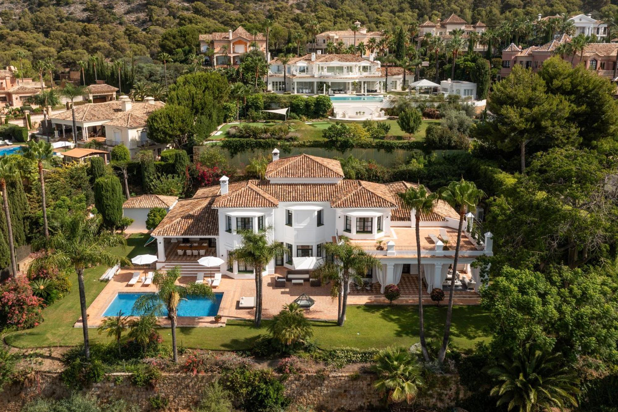 Shakira, Sierra Blanca, * Marbella